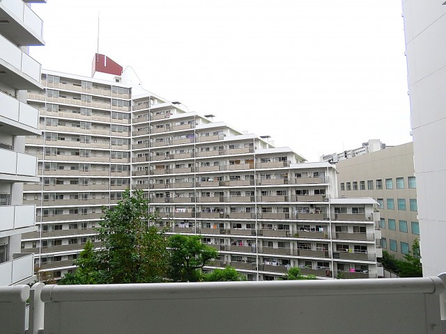 ファミリータウン東陽　玄関前眺望