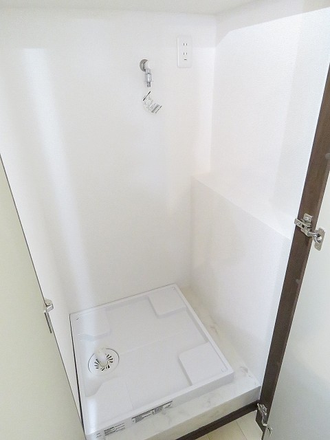 烏山南住宅　洗濯機置場