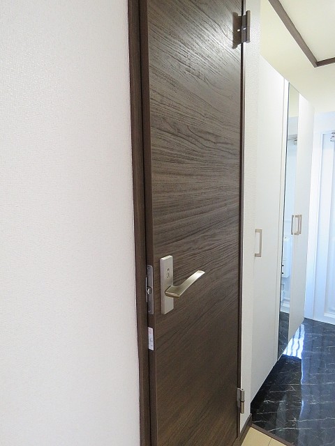 烏山南住宅　洗面室扉