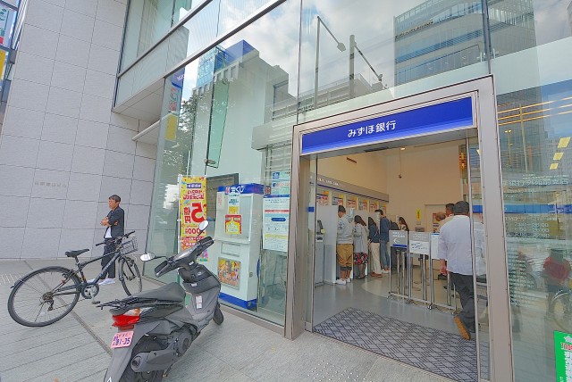 外苑前 銀行ATMいっぱい