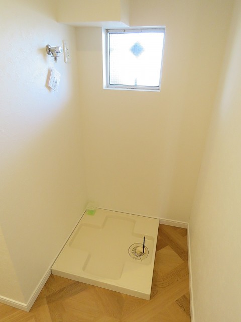 秀和奥沢レジデンス　洗濯機置場