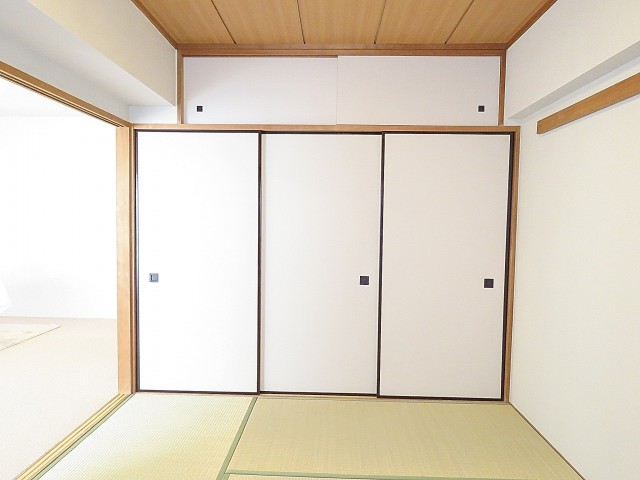 ファミリータウン東陽　和室約6帖