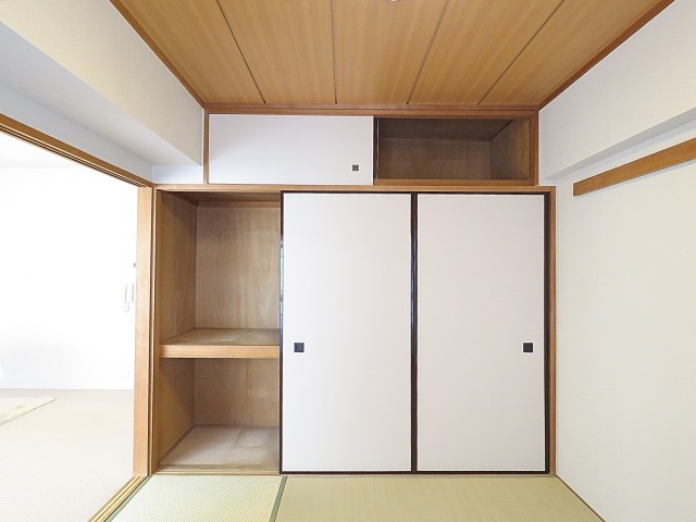 ファミリータウン東陽　押入れ