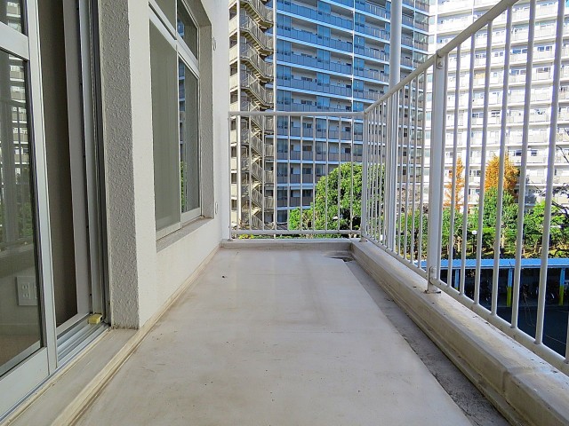 ファミリータウン東陽　北側バルコニー