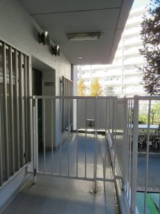 ファミリータウン東陽　玄関前