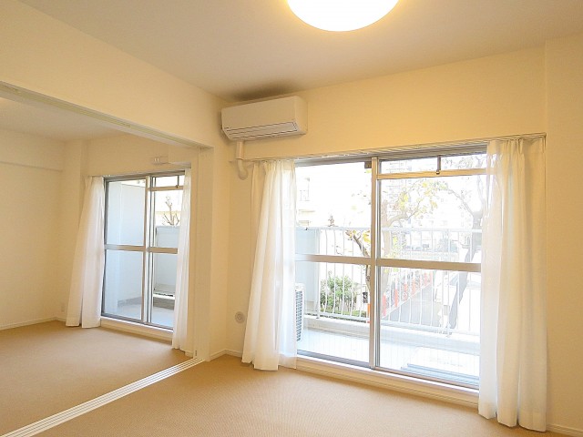 ファミリータウン東陽　バルコニーへ