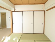 ファミリータウン東陽　押入れ