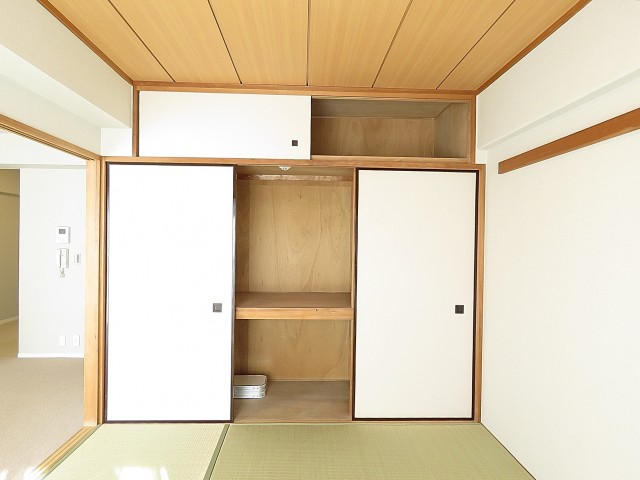 ファミリータウン東陽　押入れ