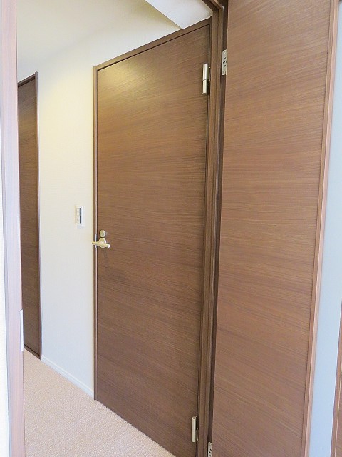 ファミリータウン東陽　洗面室扉