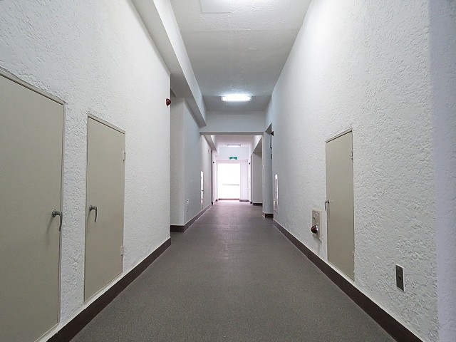 ライオンズマンション駒沢　共用廊下