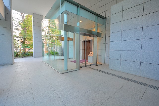 青山ザ・タワー エントランス