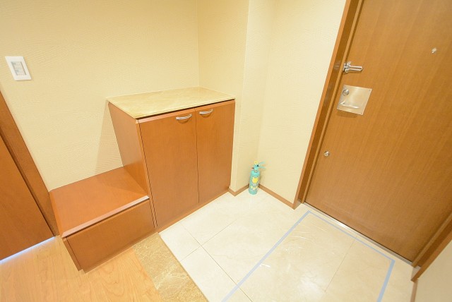 青山ザ・タワー 玄関