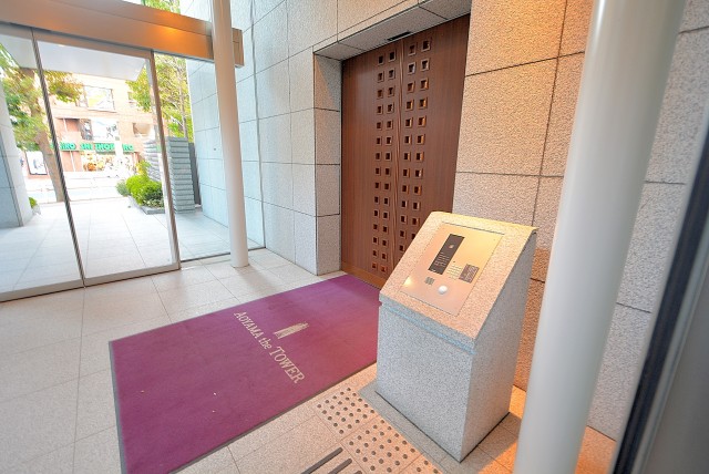 青山ザ・タワー エントランス