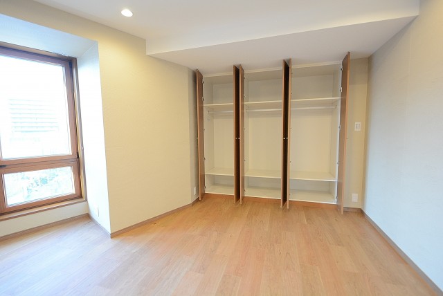 青山ザ・タワー 洋室