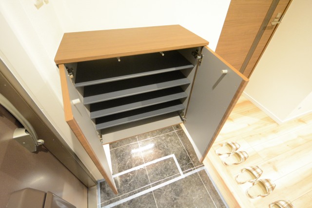 三田ナショナルコート 玄関