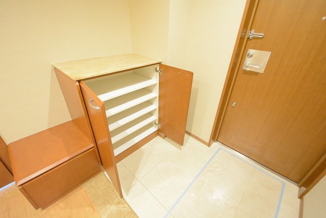 青山ザ・タワー 玄関