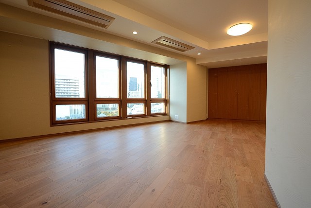 青山ザ・タワー 洋室