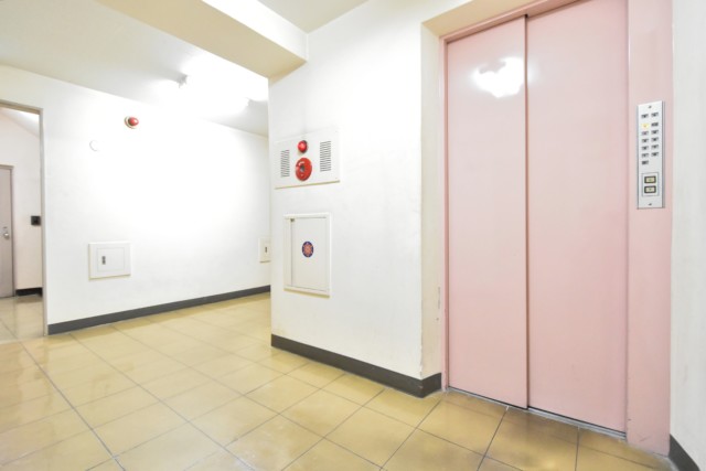 メゾンドール高田馬場 玄関