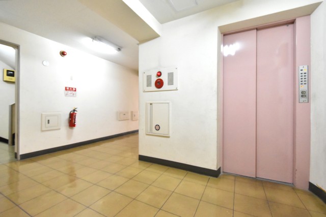 メゾンドール高田馬場 玄関