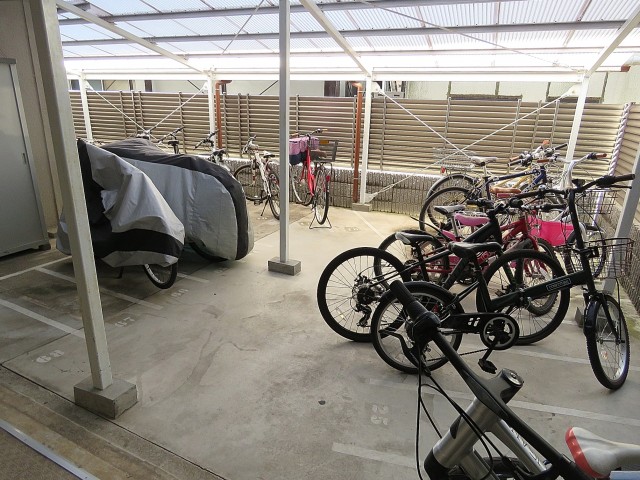 東山コーポラス　駐輪場