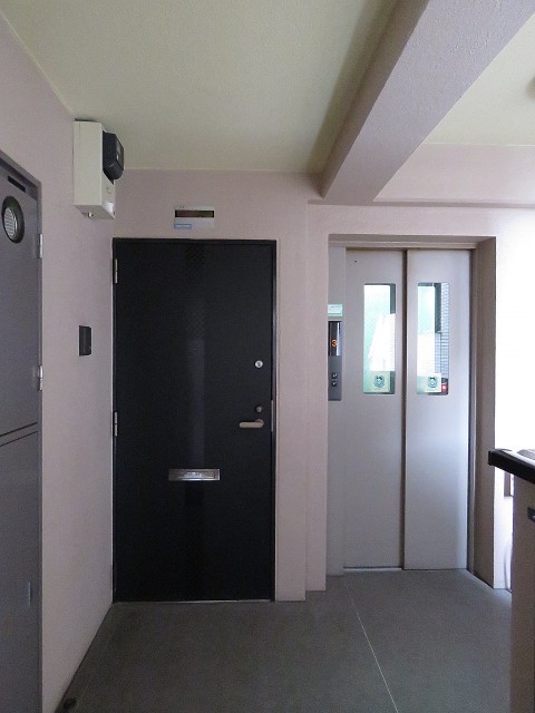 入谷アムフラット　玄関前