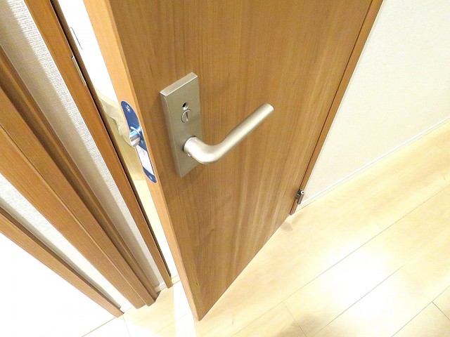 入谷アムフラット　トイレ扉