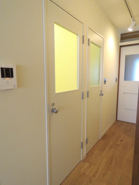 マンション雅叙苑　洗面室とトイレ