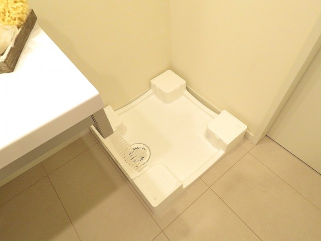 マンション雅叙苑　洗濯機置場