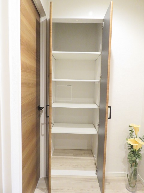 瀬田サンケイハウス　廊下収納