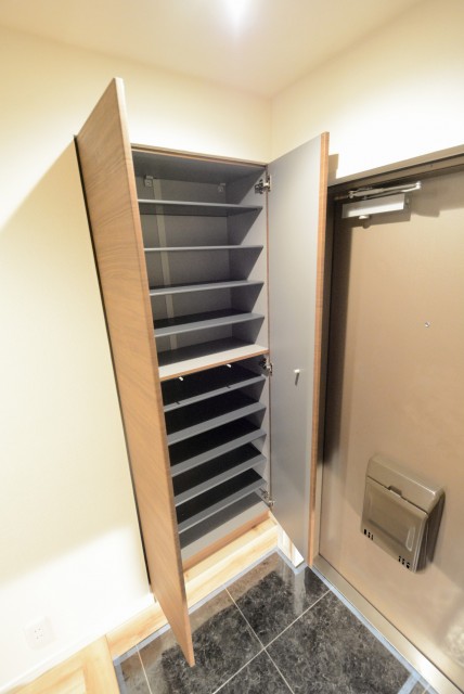 三田ナショナルコート 玄関