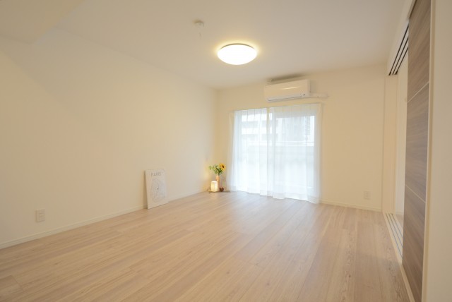 三田ナショナルコート リビング・ダイニング