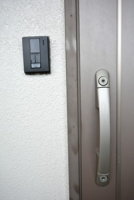 三田ナショナルコート 玄関