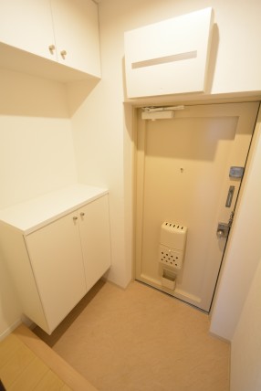 シャトレ市ヶ谷 玄関