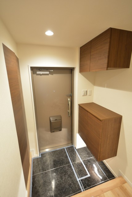 三田ナショナルコート 玄関