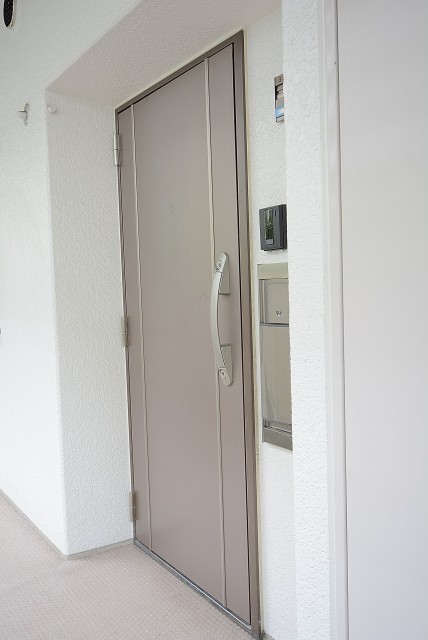 三田ナショナルコート 玄関