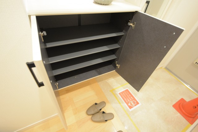 西新宿ハウス 玄関