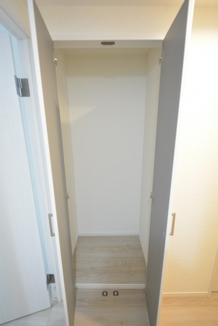 二子玉川ロイヤルマンション 廊下収納