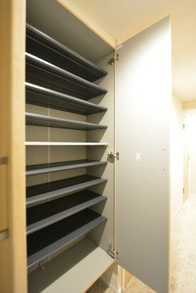 ファミリータウン東陽J棟 玄関