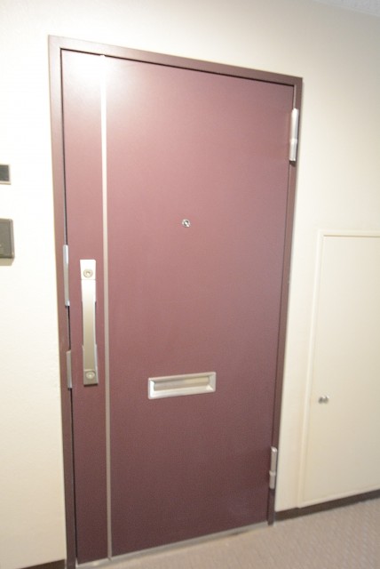 西新宿ハウス 玄関