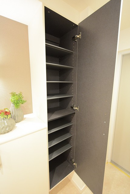 西新宿ハウス 玄関