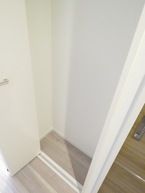 田園調布コーポラス　廊下収納