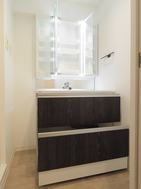 松見坂武蔵野マンション　洗面化粧台