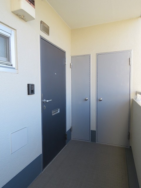 松見坂武蔵野マンション　玄関前