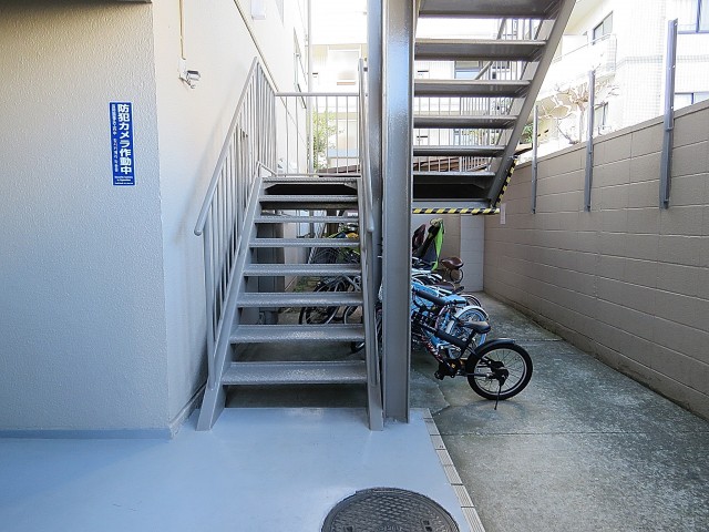 藤和用賀コープ　共用階段