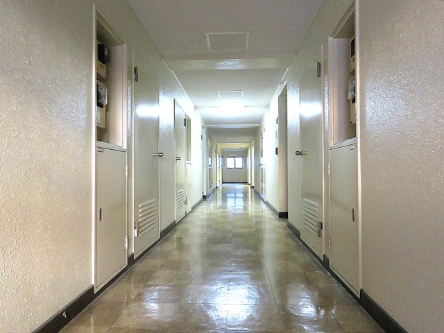 日商岩井第2玉川台マンション　共用廊下