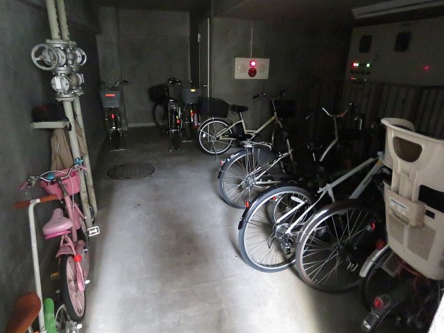 小石川ハイツ　駐輪場