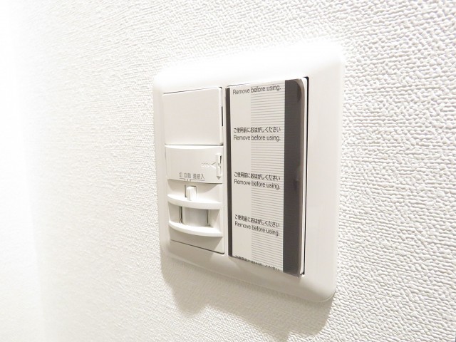 御苑フラワーマンション　人感センサー