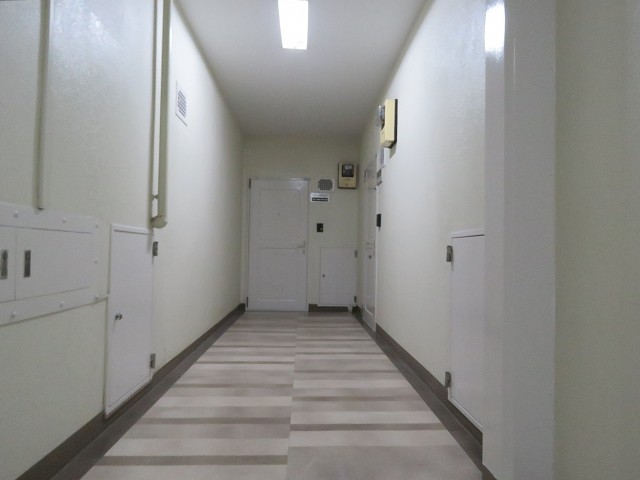 御苑フラワーマンション　共用廊下