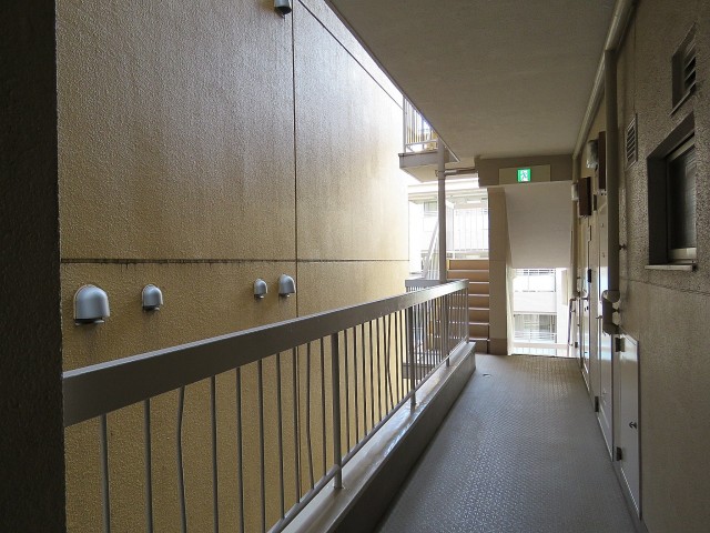 御苑フラワーマンション　共用廊下