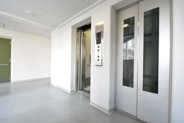 ファミリータウン東陽J棟 玄関